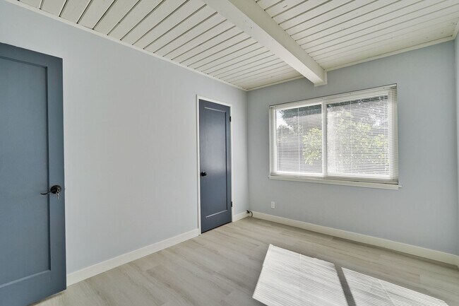Building Photo - Remodeled 3-bedroom 1 bath