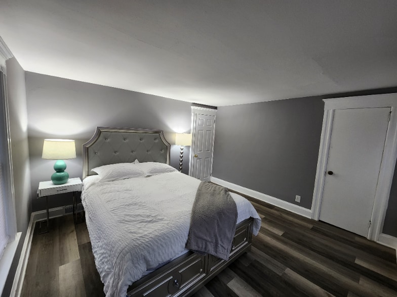 Building Photo - 1404 Monroe Ave