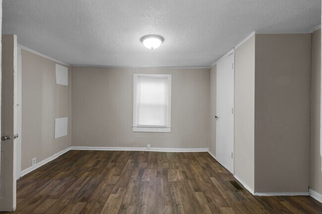 Building Photo - 607 1st Ave