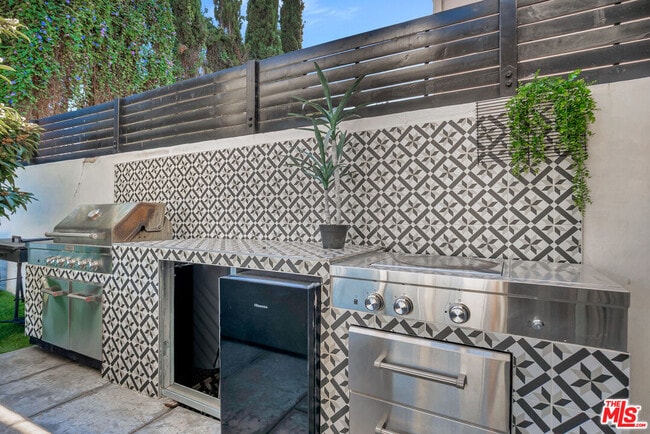 Building Photo - 6324 Geyser Ave