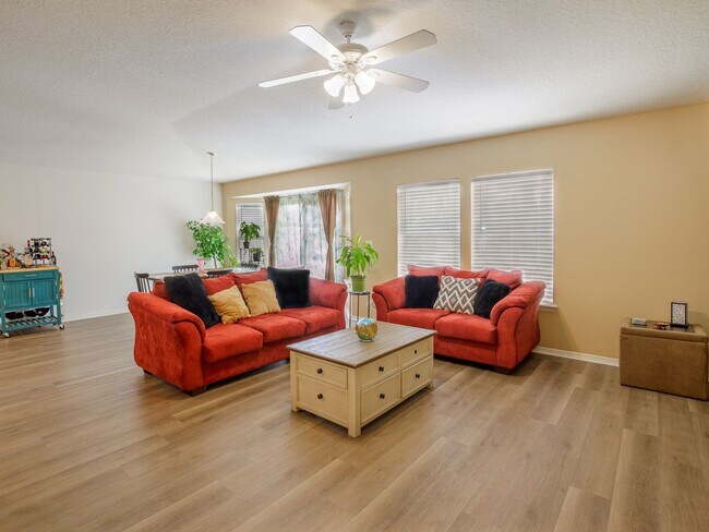 Building Photo - 2527 Eisner Dr