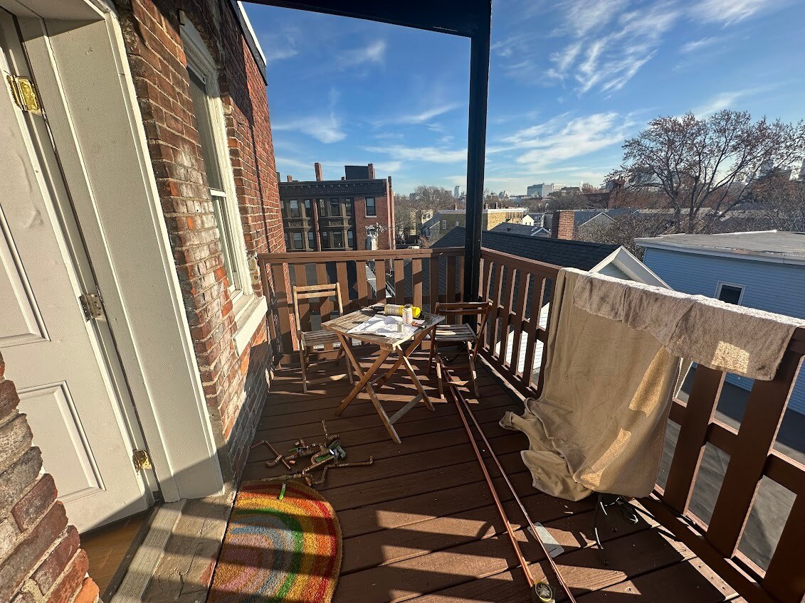 Building Photo - 1056 Cambridge St