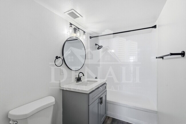 Building Photo - 425 W Paseo Redondo