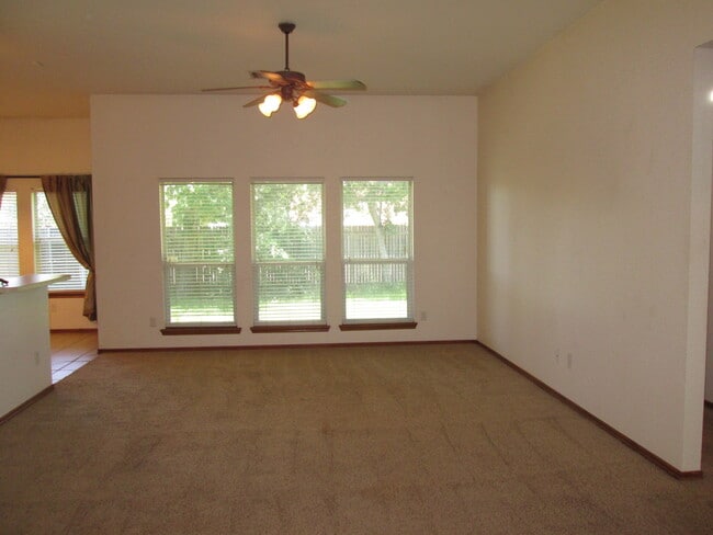 Building Photo - PRELEASING - July 2026 - (3) Bed/(2) Bath ...