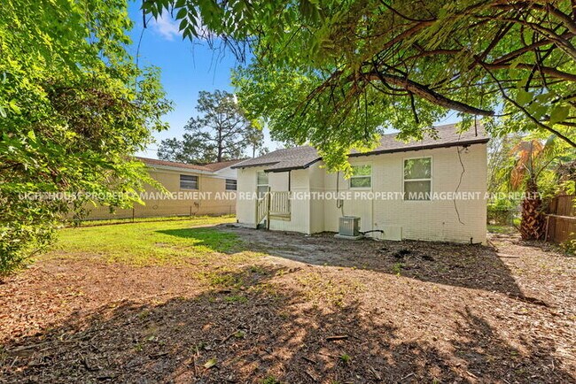 Building Photo - NEWLY RENOVATED 3 BED/1 BATH HOME!