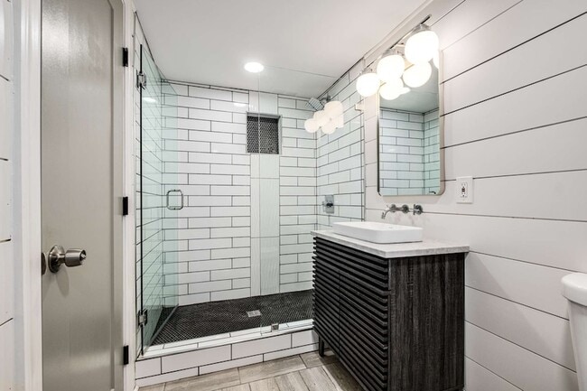 Building Photo - 562 Neelys Bend Rd