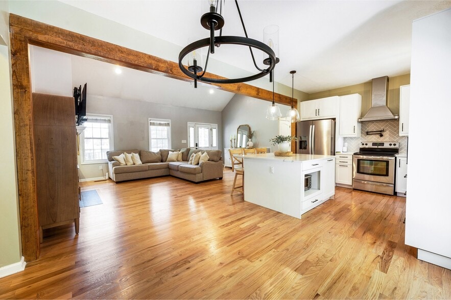 Building Photo - 883 Little Bear Ln