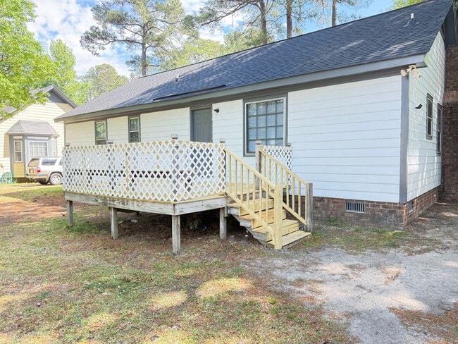 Building Photo - 1136 Beechwood Dr