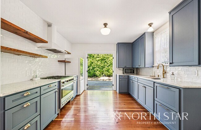 Building Photo - Charming Broadmoor Historic Farmhouse on a...