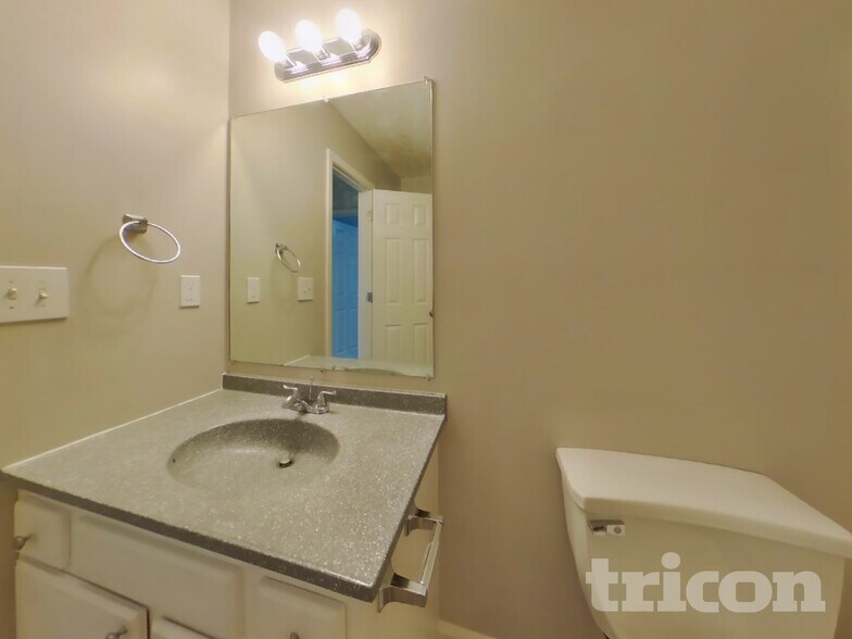 Building Photo - 3195 Warrenton Ct