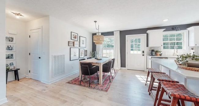 Building Photo - "Charming 3-Bed, 2-Bath Home on Claypool R...