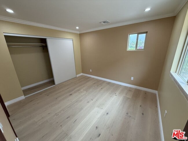 Building Photo - 5103 Longridge Ave
