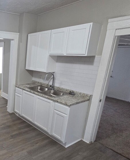 Building Photo - "2 Bedroom Duplex w/Built in Wine Rack!?! Whaaat?!?!"