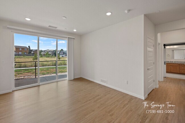 Building Photo - MODERN LUXURY 2BD/2BA/2CAR CONDO in Briargate