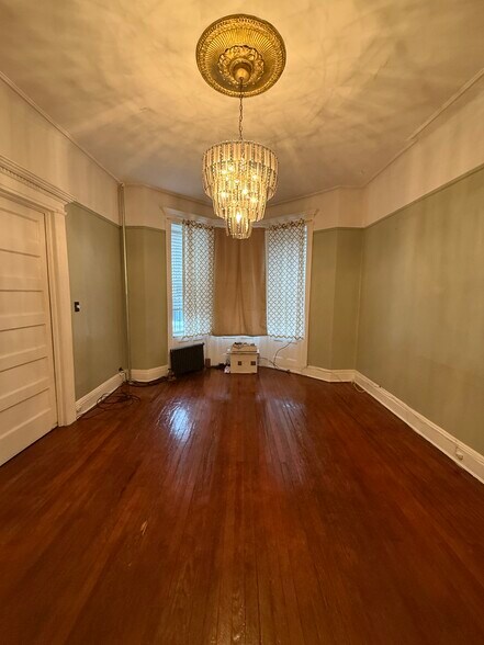 Living Room - 650 54th St