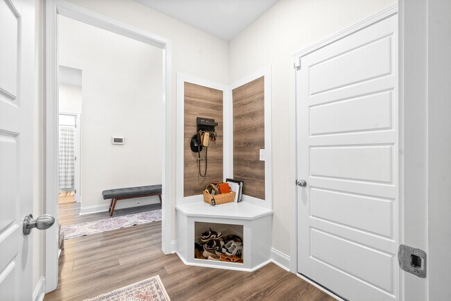 Building Photo - 525 Bloomington Trce