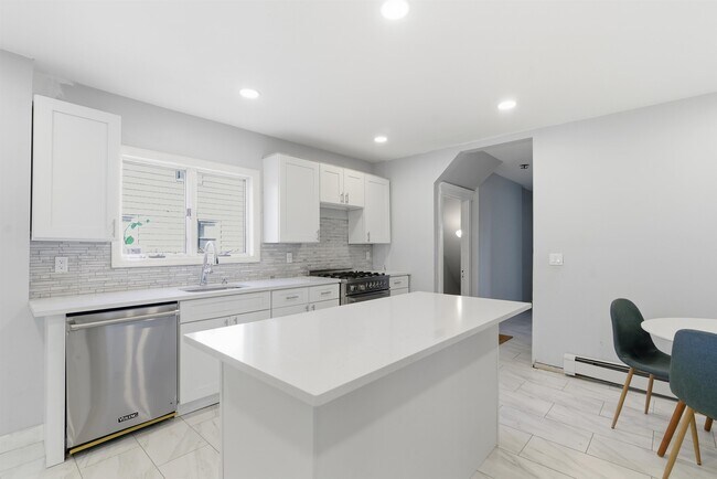 Building Photo - 336 W Palisade Ave