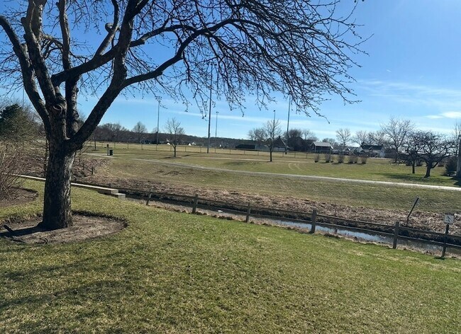 Building Photo - 633 W Streamwood Blvd