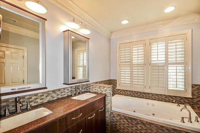 Building Photo - 3 bd/ 3.5 ba Home with Garage in Downtown Wilmington