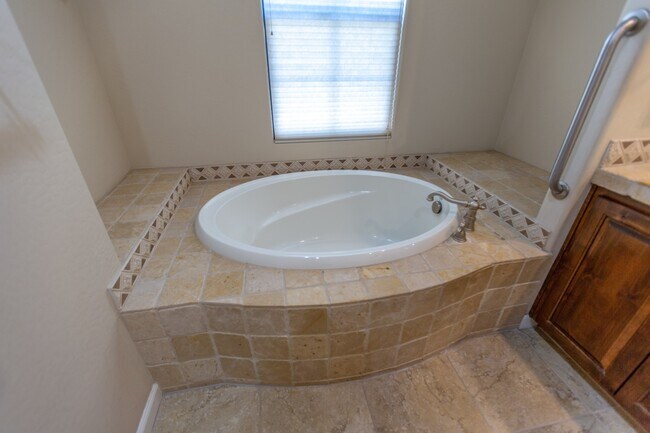 Building Photo - 4700 S Fulton Ranch Blvd