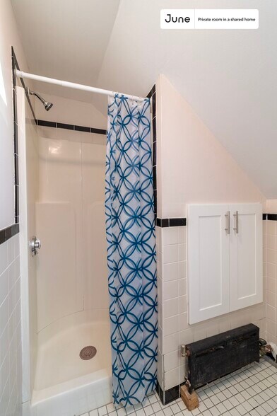 Building Photo - Room in Shared 6 bed/2 bath home