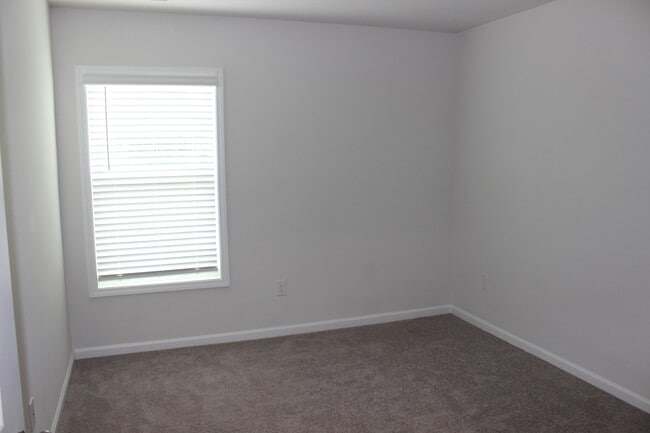 Building Photo - 15 Apricot Ln