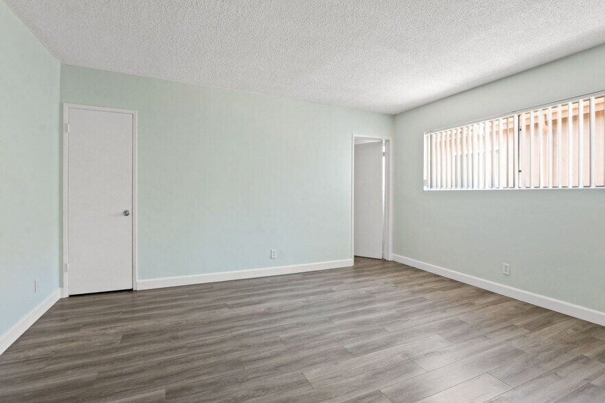Building Photo - 3735 Mentone Ave