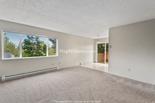 Building Photo - Cozy Two Bedroom Duplex in Oregon City - P...