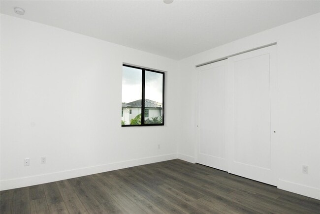 Building Photo - 1421 SW 23rd Ct