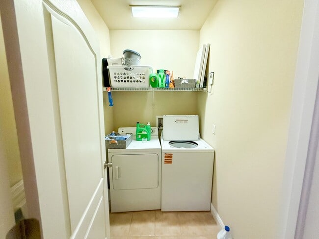 Building Photo - Chase Hollow #41