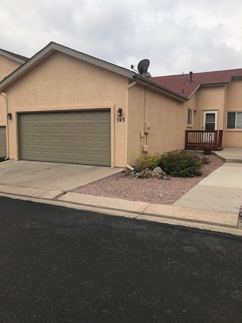 Primary Photo - RANCH 3 BED/3 BATH PATIO HOME WITH MAIN FL...