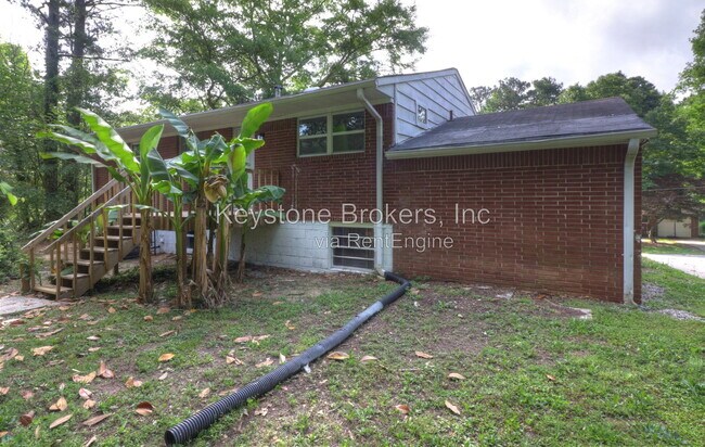 Building Photo - 1387 Willow Dr