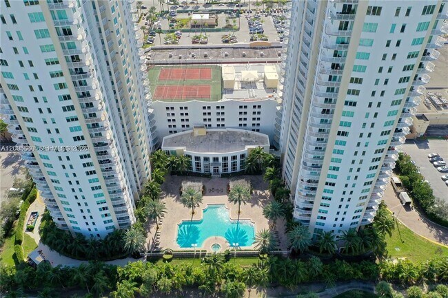 Building Photo - 1745 E Hallandale Beach Blvd