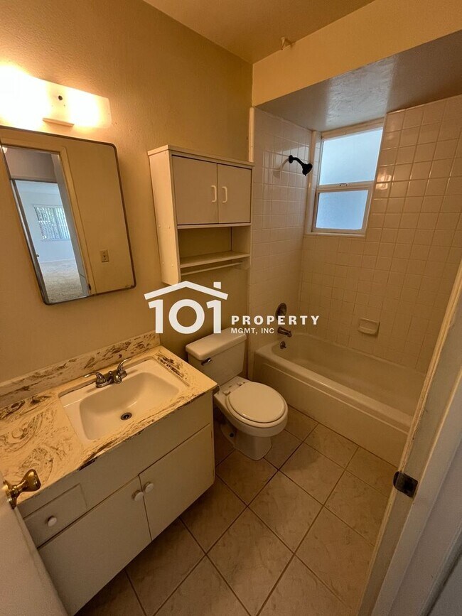 Building Photo - Spacious 3-Bedroom Home Near the Beach — Santa Barbara Shores