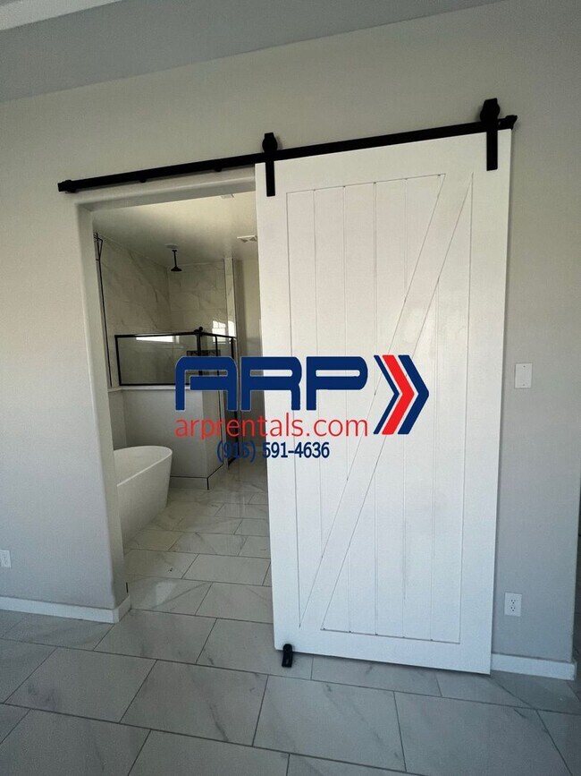 Building Photo - LUXURIOUS HOME FOR RENT