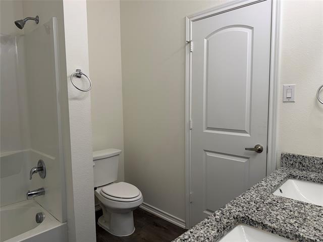 Building Photo - 2237 Diamond Dr
