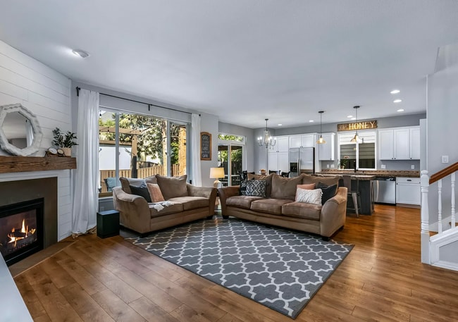 Building Photo - Gorgeous, Bright 4 Bedroom Home in SW Bend!