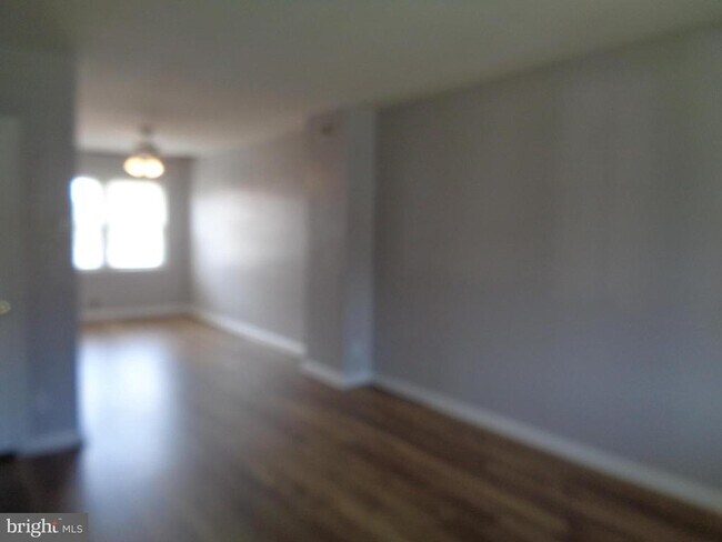 Building Photo - 2245 Graythorn Rd