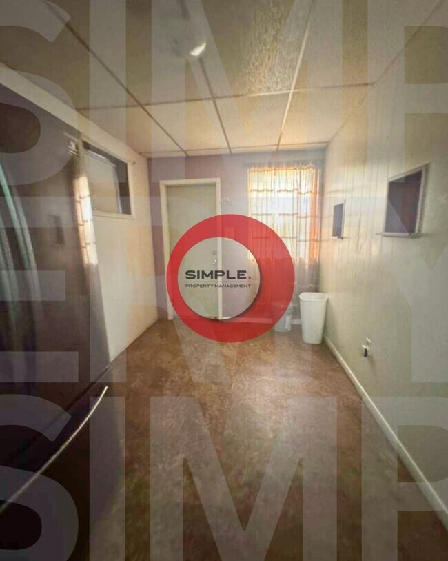 Building Photo - Great Location