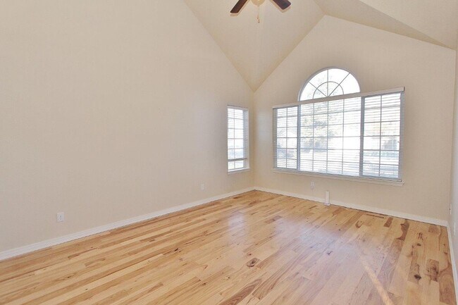 Building Photo - 1803 W Mulhuland Ct