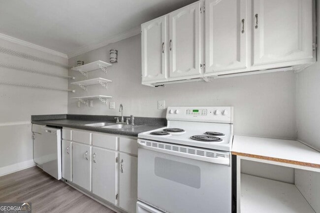 Building Photo - 742 Charles Allen Dr NE