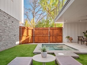 Building Photo - 3208 Govalle Ave