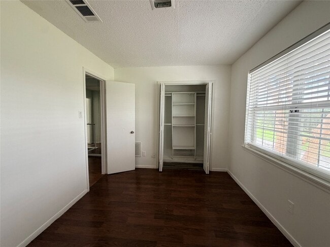 Building Photo - 7700 Creekbend Dr