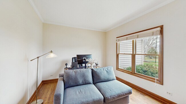 Building Photo - 7111 Saddle Oaks Dr