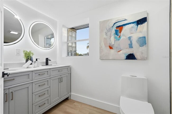 Building Photo - 2470 Del Rio Way