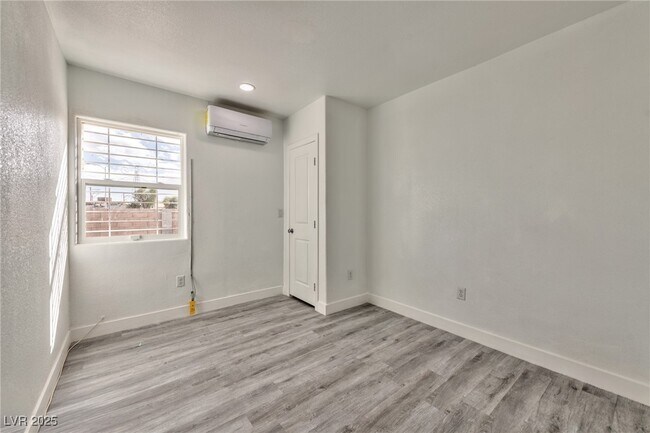 Building Photo - 339 N 10th St