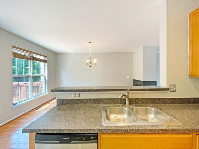 Building Photo - 15716 Palermo Terrace