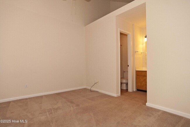Building Photo - 4105 Spirea Dr