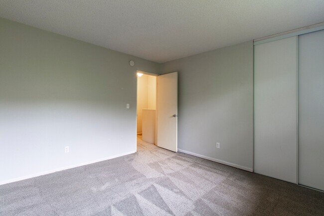 Building Photo - becju03