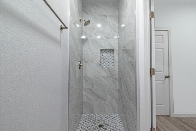 Building Photo - 805 Avenue K